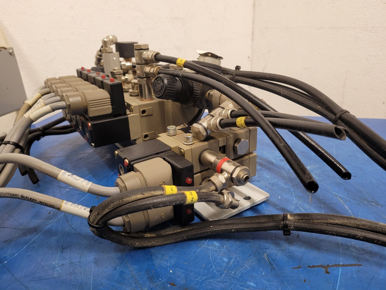 Burkert 413-G-1/4-B-PL-1/4 Pneumatic Solenoid 7 Valve Manifold 120VAC Unit A