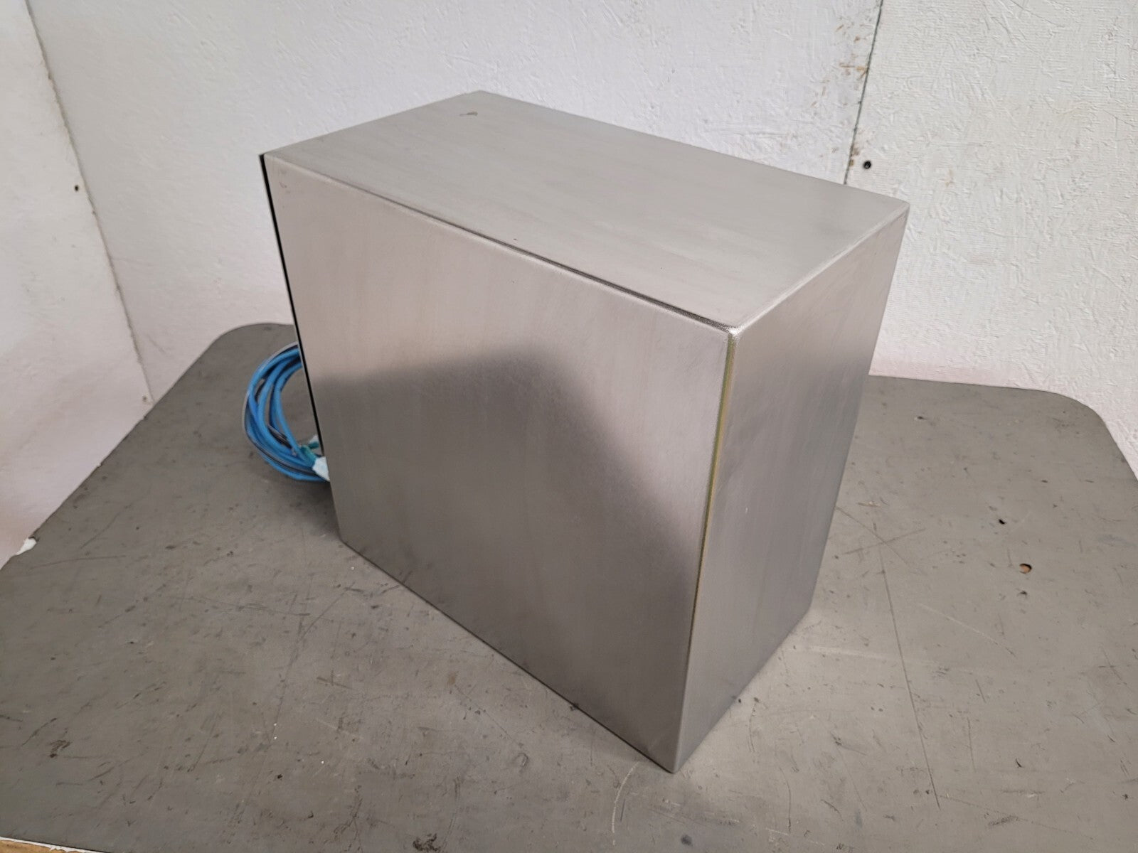 Stainless Box Containing Isopropyl Alcohol Delivery System Tank Dispenser IPA