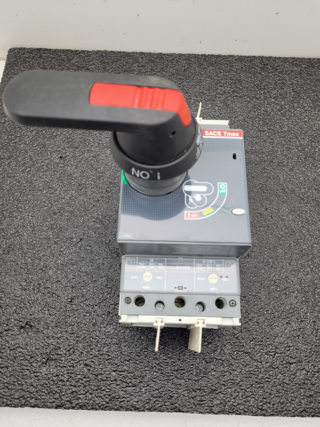 ABB TMAX T4H250 CIRCUIT BREAKER 125A  440VAC 65KA.