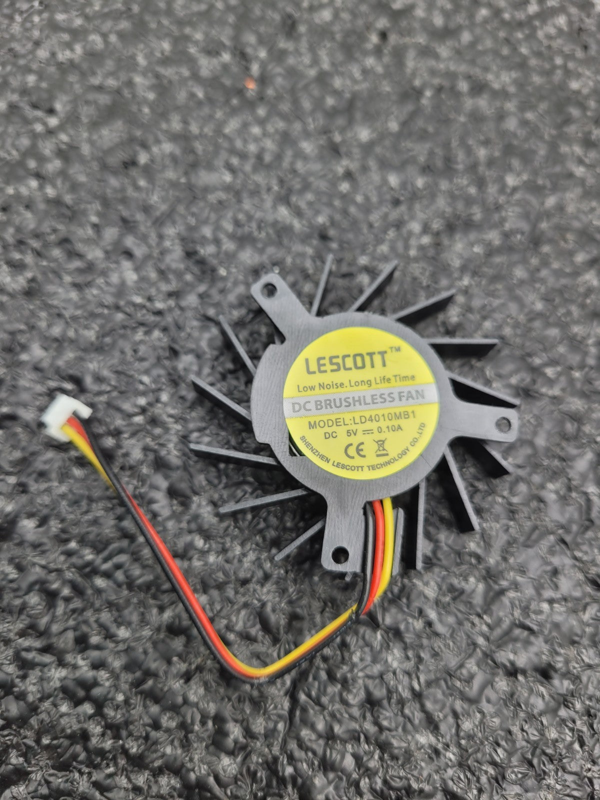 Lot of 65  Lescott Brushless 5VDC Computer Fan with Heatsink 3 Wire LD4010MB1