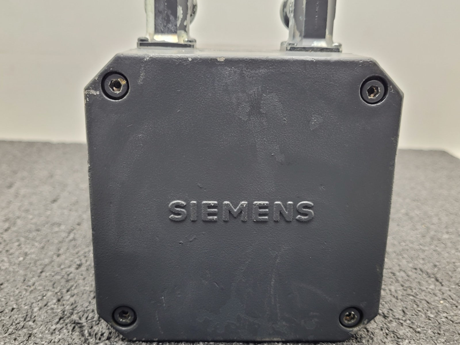 SIEMENS 1FT6062-6AH71-4AA0 Brushless Servo Motor 6Nm 4500RPM Encoder I-2048 [A]