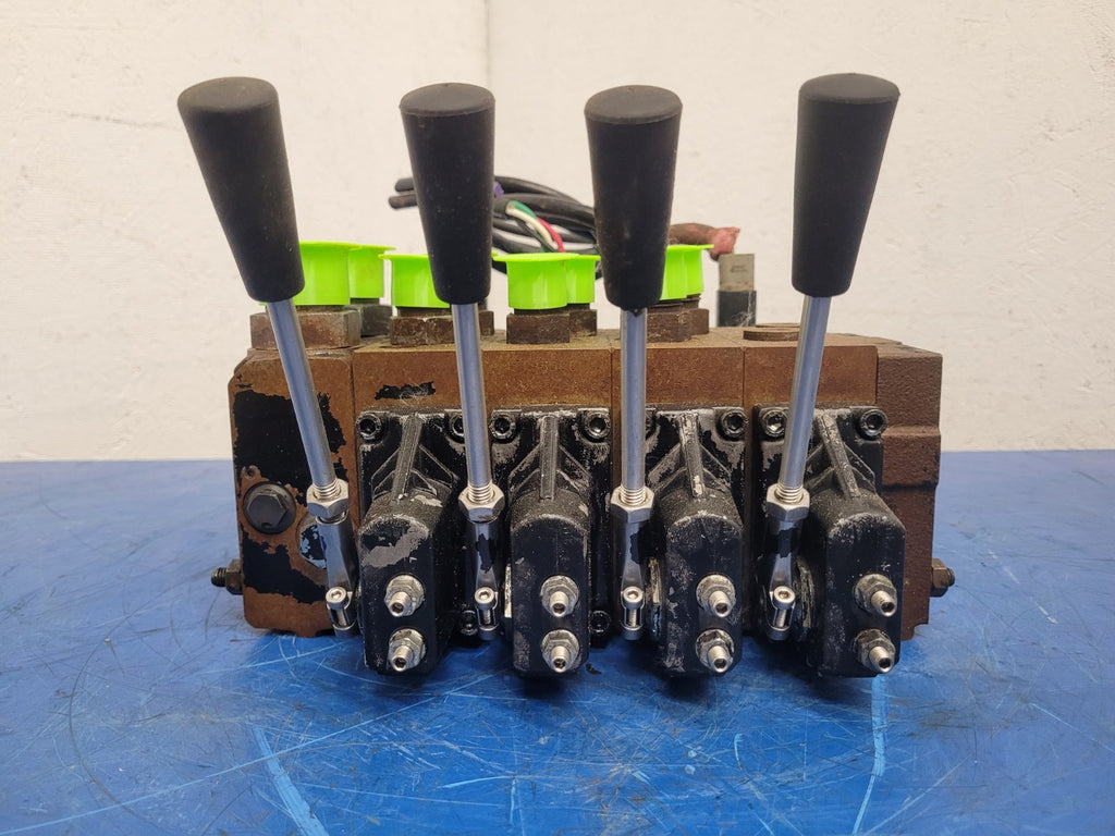 Danfoss PVG 32  4 x Proportional Hydraulic Valve Block 159B5171 Servo Valves