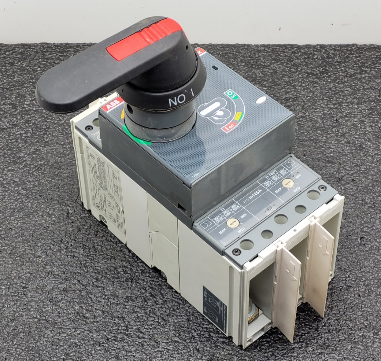 ABB TMAX T4H250 CIRCUIT BREAKER 125A  440VAC 65KA.