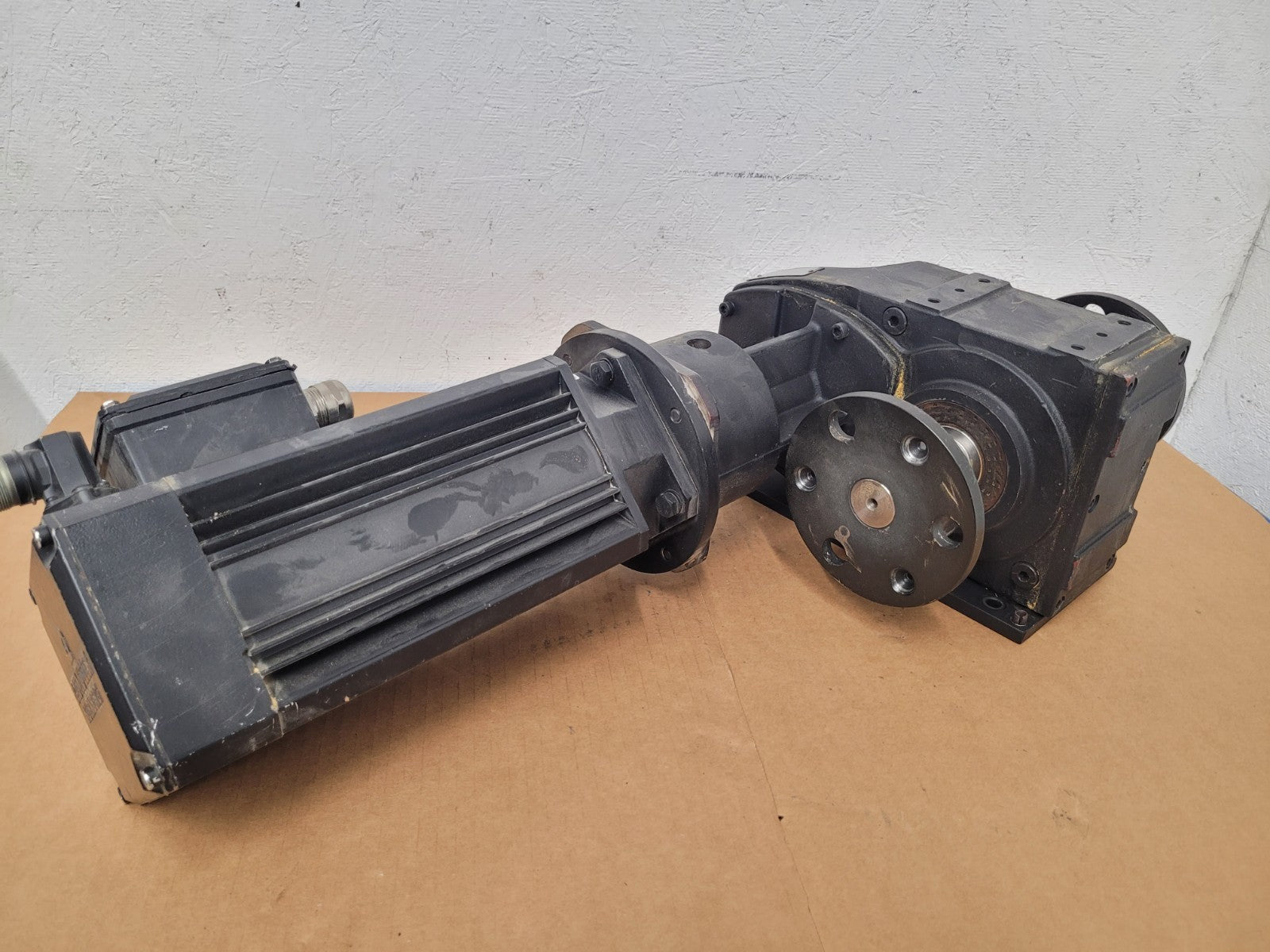 Baumuller Nurnberg DS 56-L Servo Motor Gear Reducer FG220S01 1:9 Reduction 3.8kW