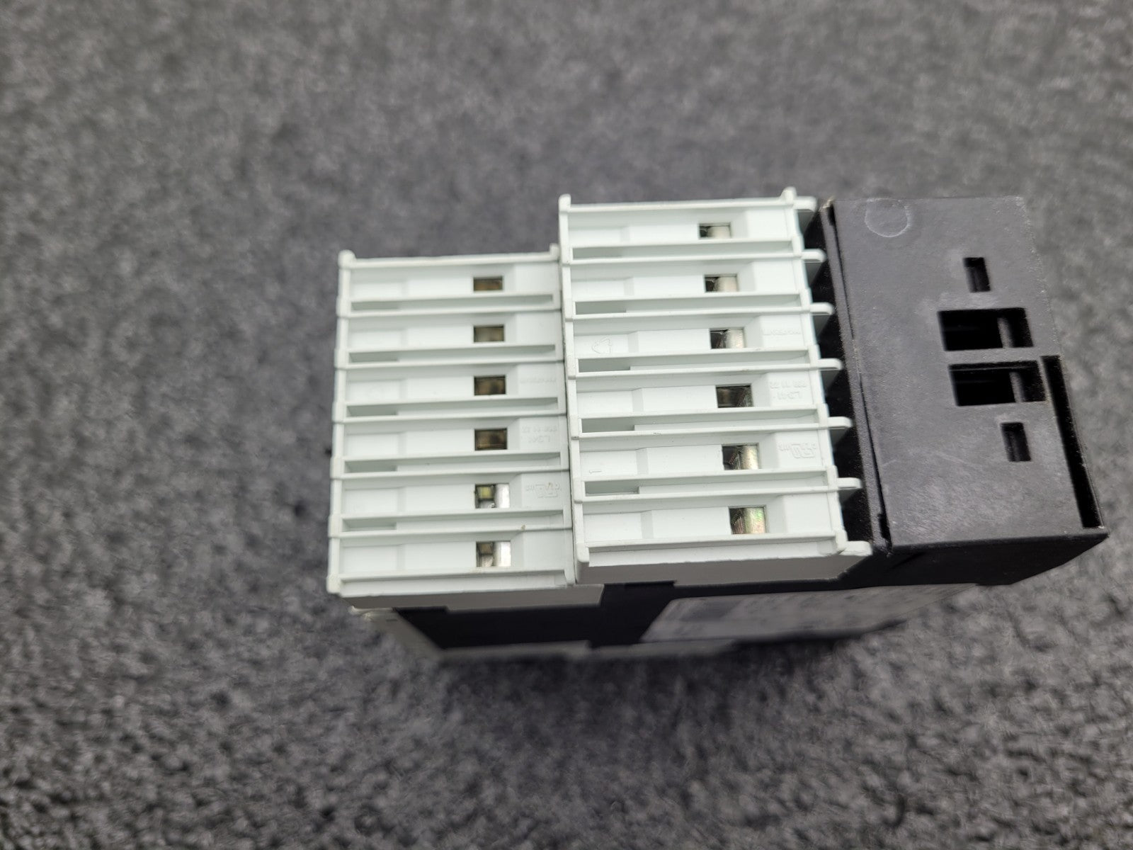 SIEMENS 3RS1041-1GW50 Temperature Monitoring Relay DIN Rail Mount 24VDC