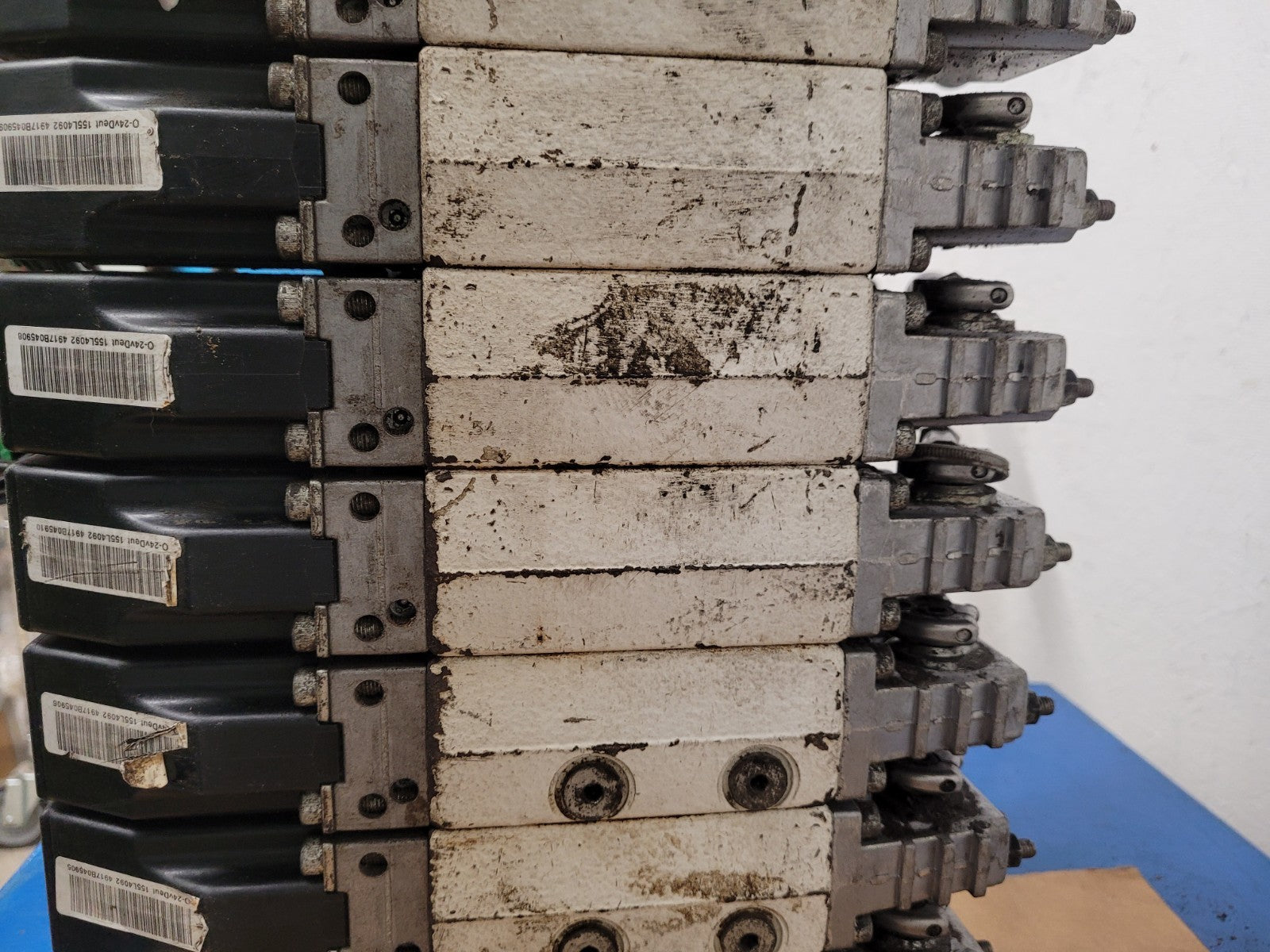 Danfoss PVG32 On/Off Solenoid + Manual Hydraulic 7 Valve Stack 157B4292 D15
