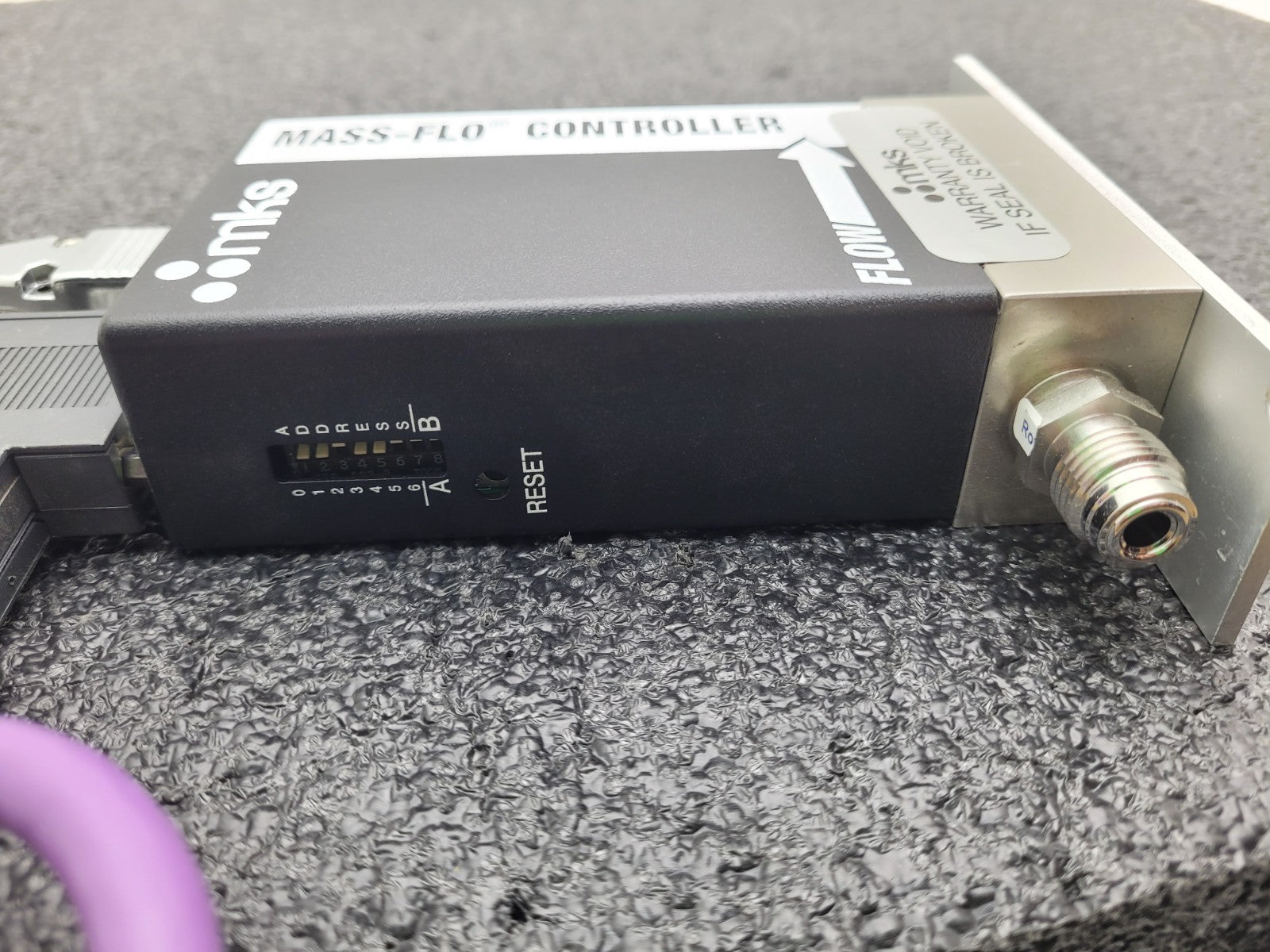 MKS 1179BX13CR14NSPC1 Mass-Flo Mass Flow Controller 1000 SCCM H2 Working Pull