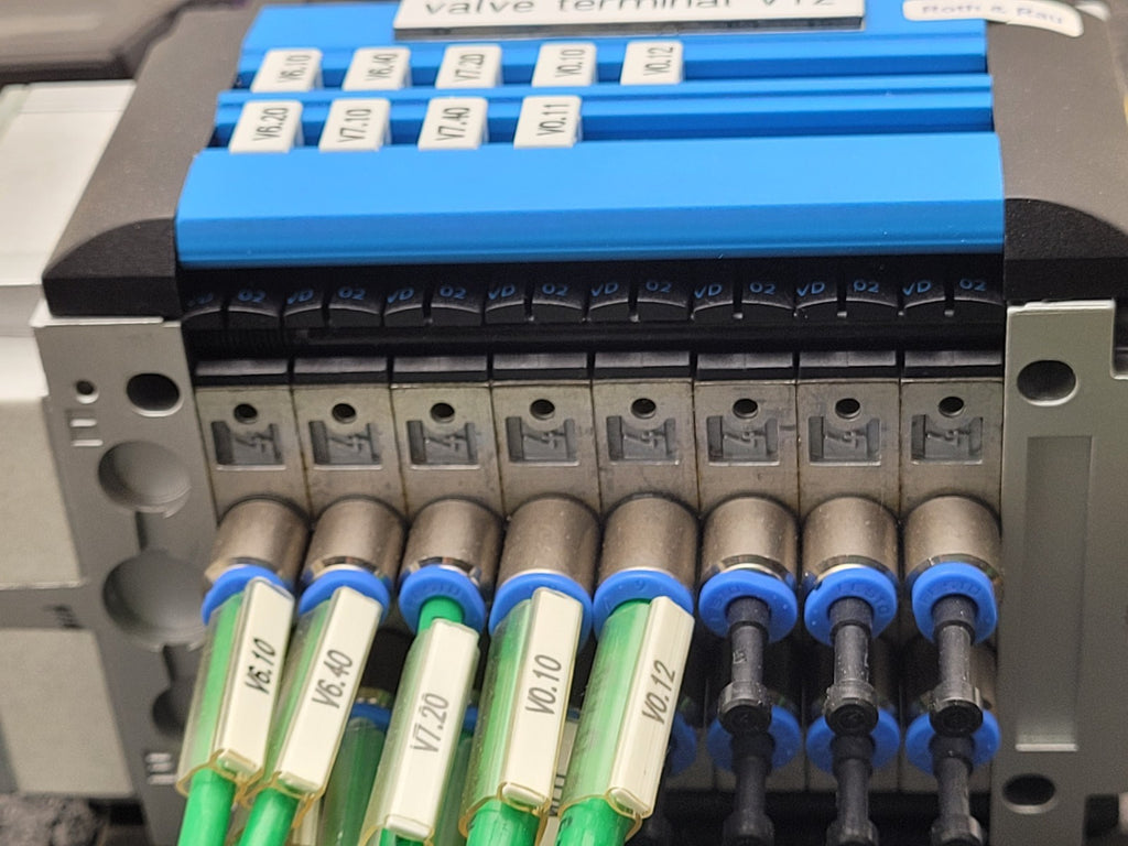 FESTO 8 Valve Pneumatic Solenoid Block CPV10-GE-DI01-8 165809 + CPV10-VI 18200