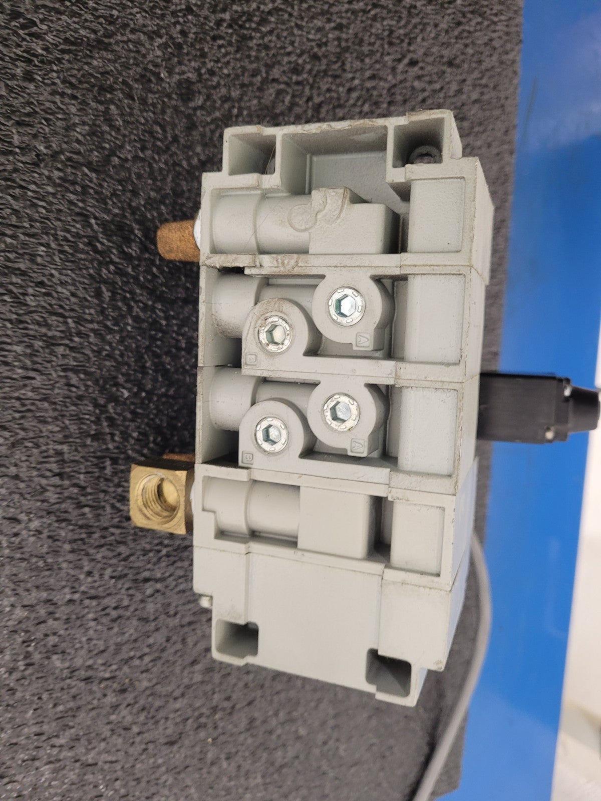 Numatics 5 Valve Solenoid 041SA400M0000F Pneumatic Manifold Set 3 Blocks DB25
