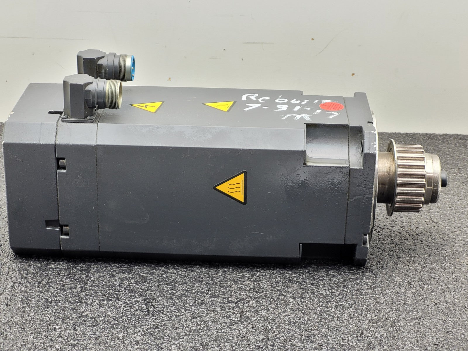 SIEMENS 1FT6062-6AH72-4AB0  Brushless Servo Motor 6Nm 4500RPM Encoder I-2048