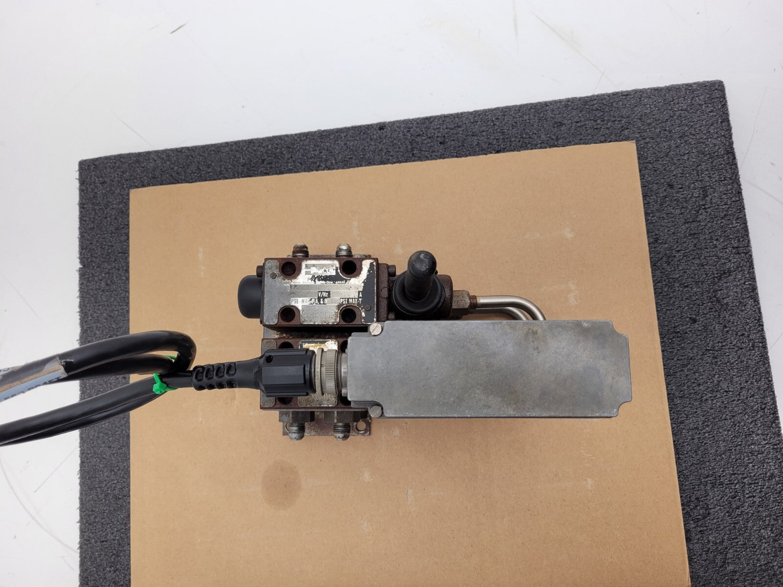 PARKER Hydraulic Proportional ISO Valve D1FHE80HCNEK0030X6114 12VDC + Override