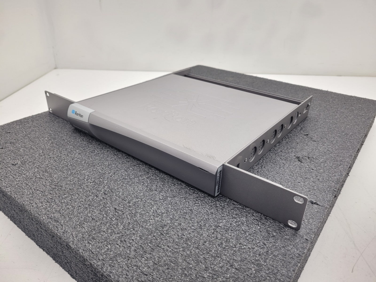 Raritan DLX-216V3-AH 16-port Dominion LX-216 Rackmount KVM Switch Tested Works C