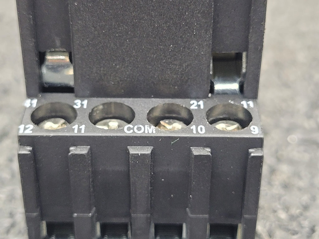 Siemens Relay LZX: PT570024 6/24VDC Coil Siemens Simirel PT78704 DIN Rail Base