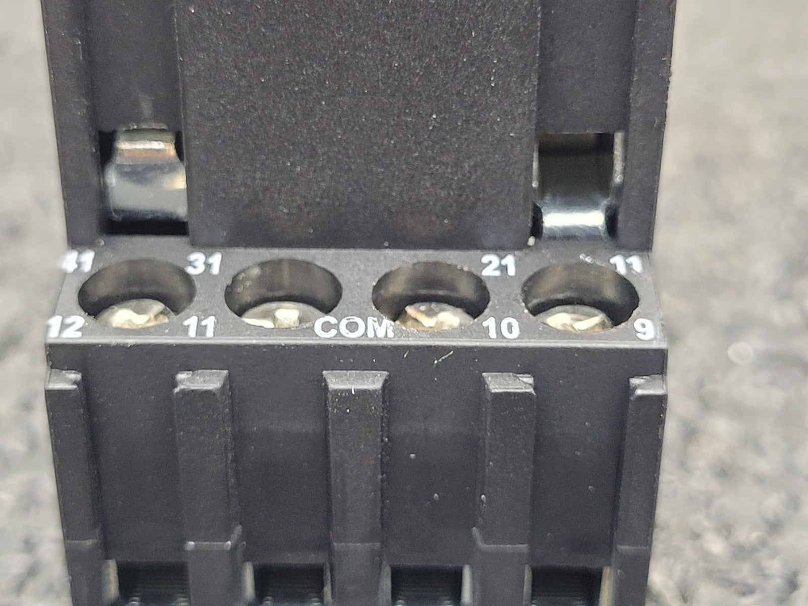 Siemens Relay LZX: PT570024 6/24VDC Coil Siemens Simirel PT78704 DIN Rail Base