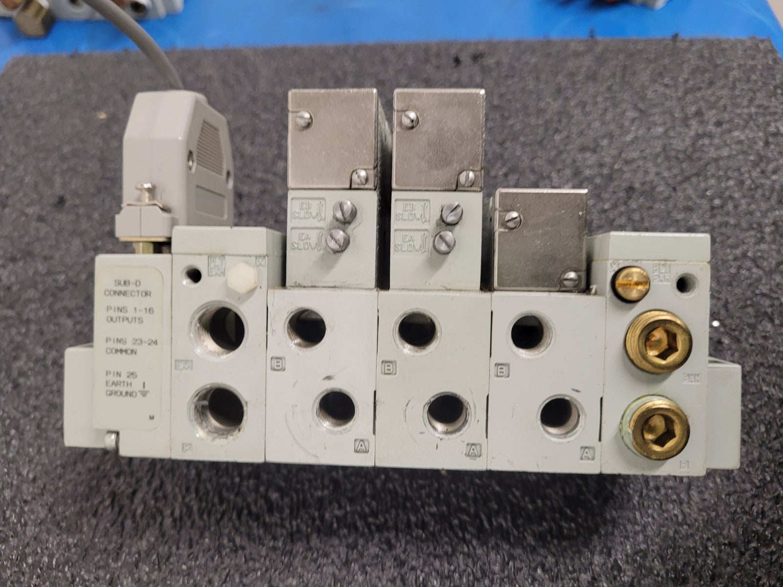 Numatics 5 Valve Solenoid 041SA400M0000F Pneumatic Manifold Set 3 Blocks DB25