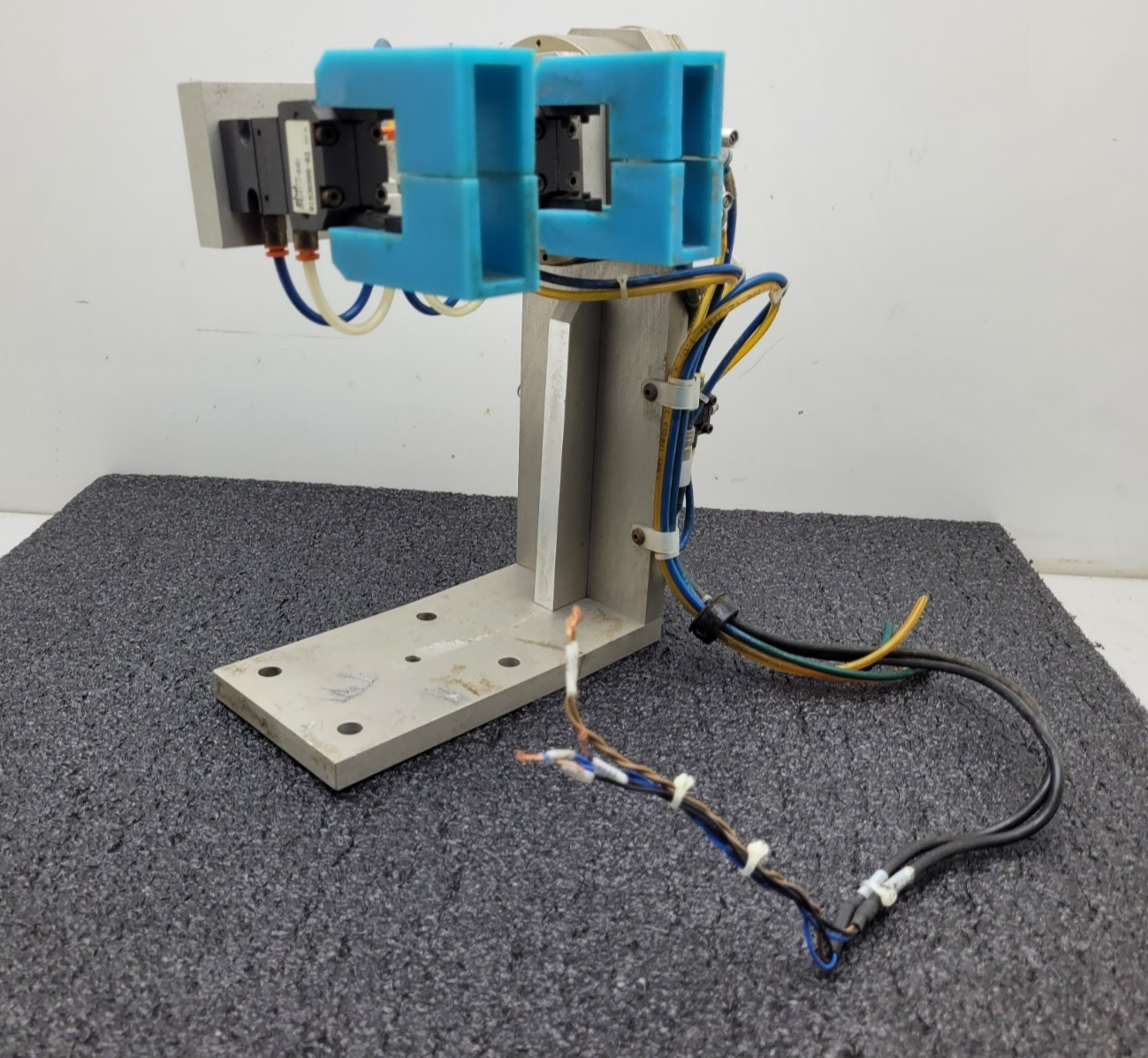 Robohand Robotic Pneumatic Rotary Actuator and Grippers GRB121-1-0401 RR-26-180