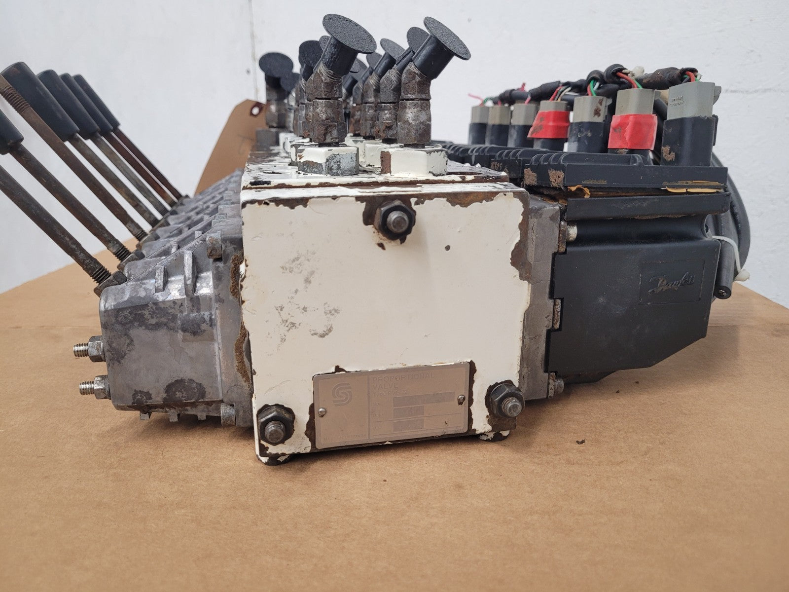 Danfoss PVG32 7x Hydraulic Valve Block Manual + Electronic Control 159S9122 [J]