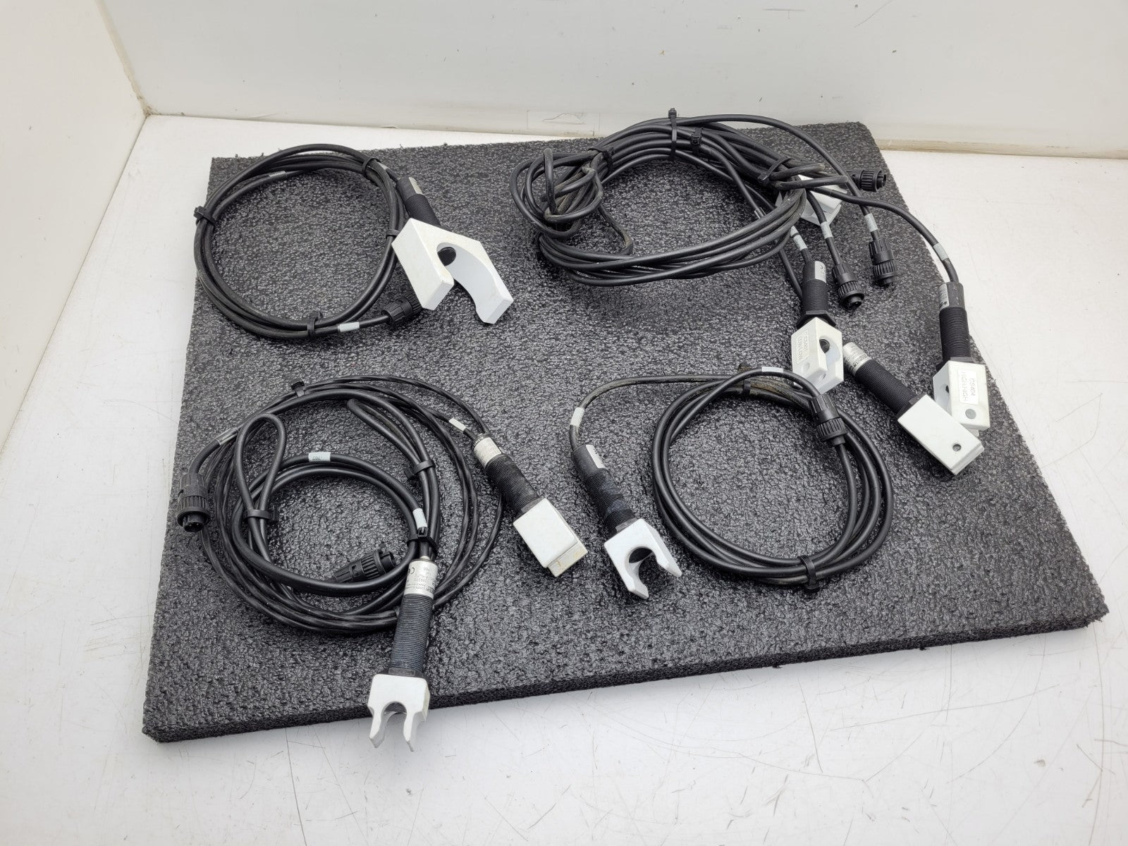 Lot of 7  BERNSTEIN KCN-T18PS/008-KLP2 PROXIMITY SENSOR 10-60VDC 200ma
