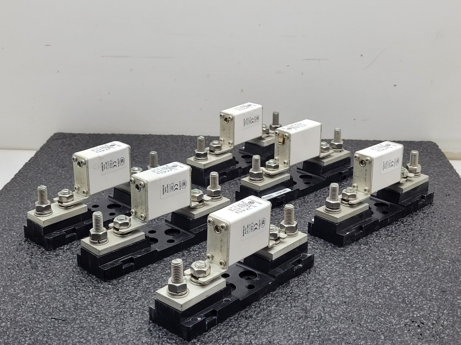 Lot of 6 Bussmann Buss 170M1368 125A 690V Fuse w/ 170H1007 Base 400A 1000V