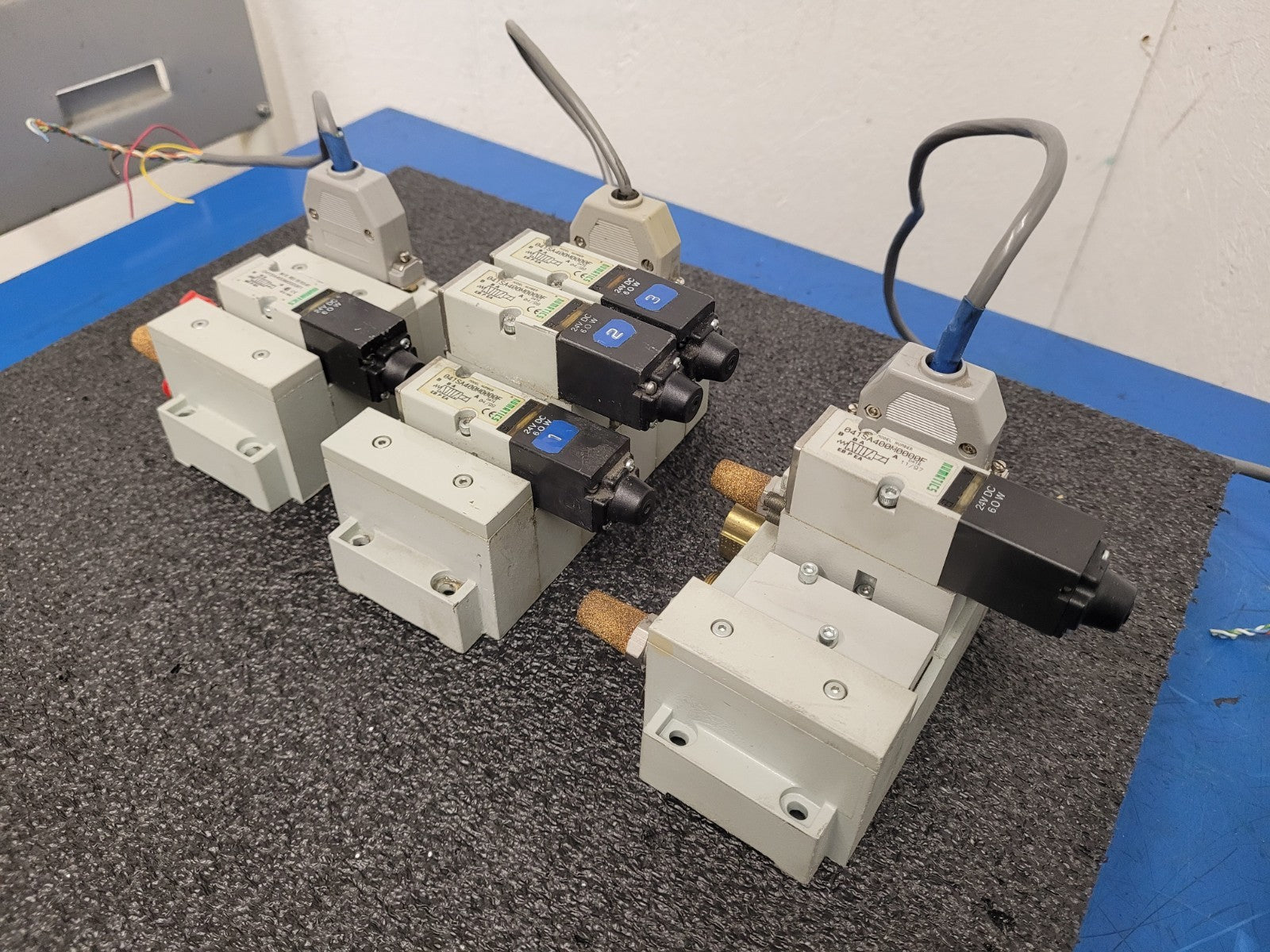 Numatics 5 Valve Solenoid 041SA400M0000F Pneumatic Manifold Set 3 Blocks DB25