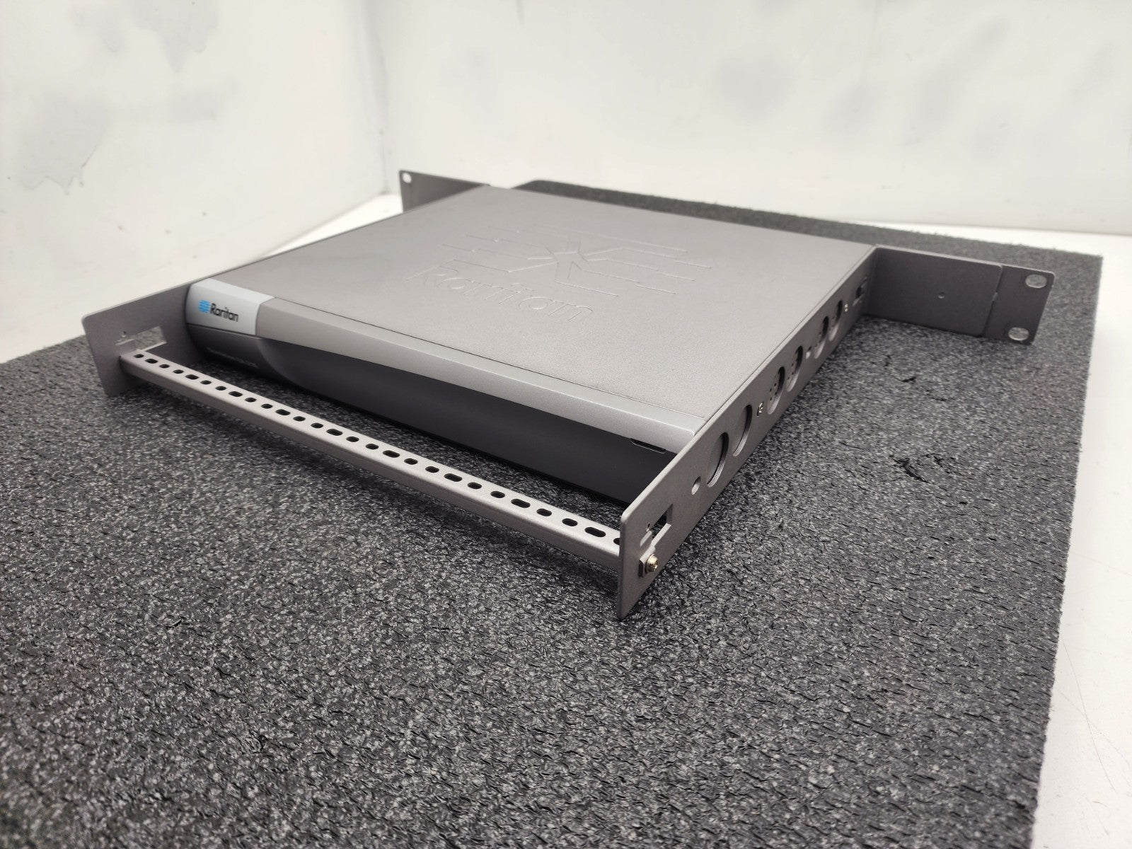 Raritan DLX-216V3-AD 16-port Dominion LX-216 Rackmount KVM Switch Tested Works B