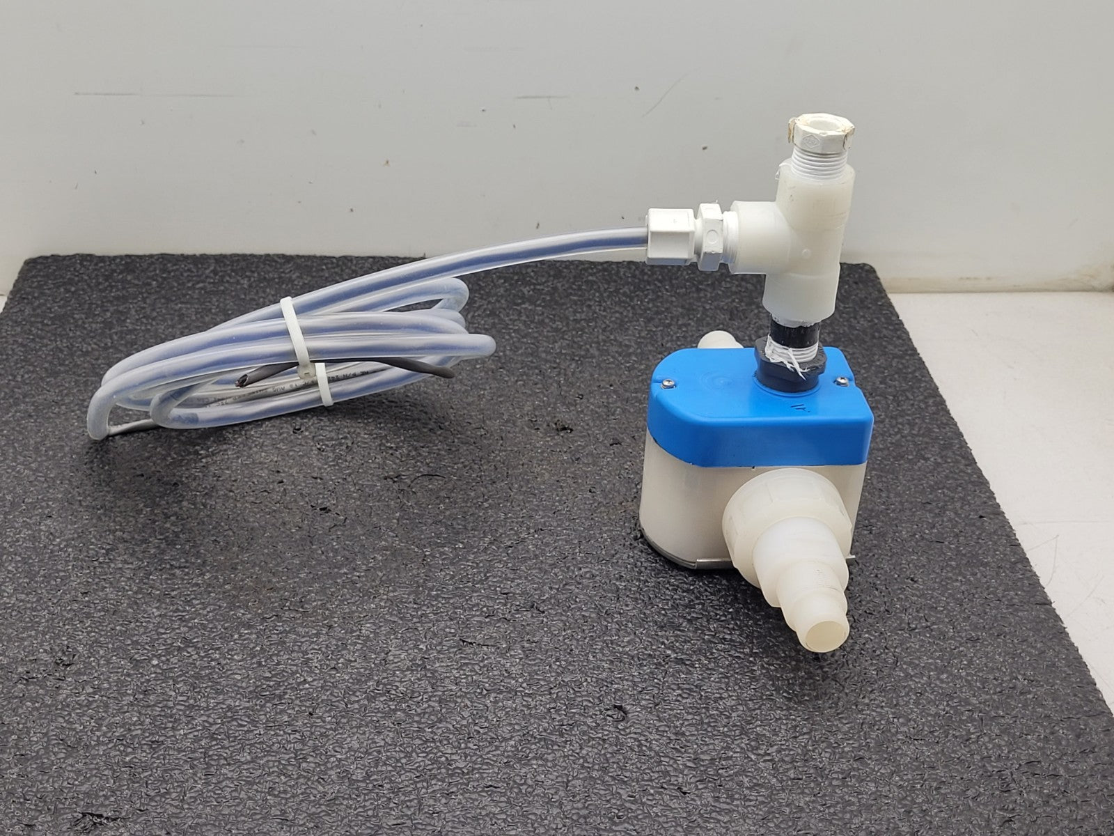 Data Industrial 8411515-9022 Flow Sensor 0-12 GPM Rate Chemical Flow Sensor