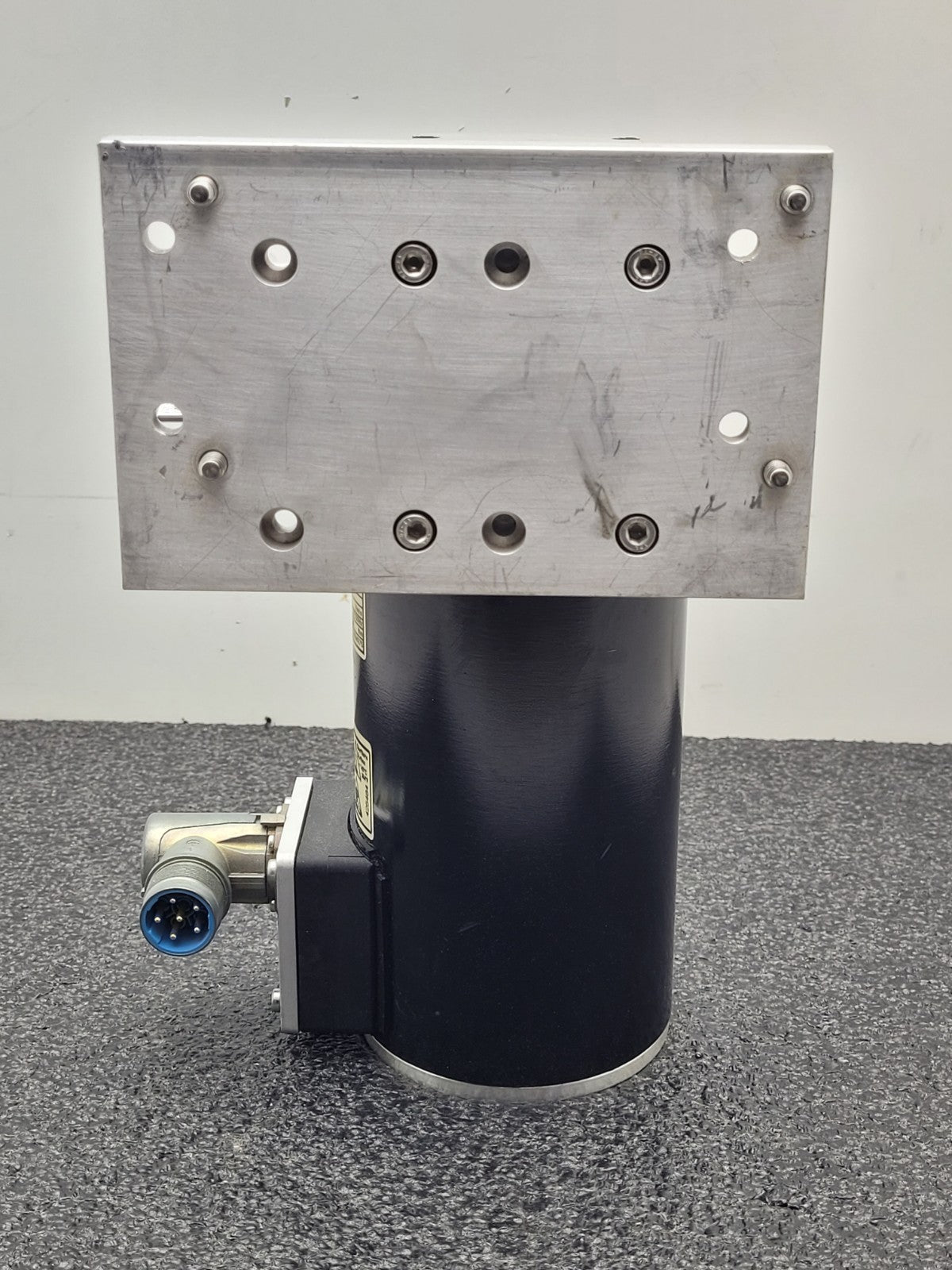Lenze Right Angle Gear Motor SSN40-1GVAR-063C22 + 15:1 Gearhead SSN40-1FVAR
