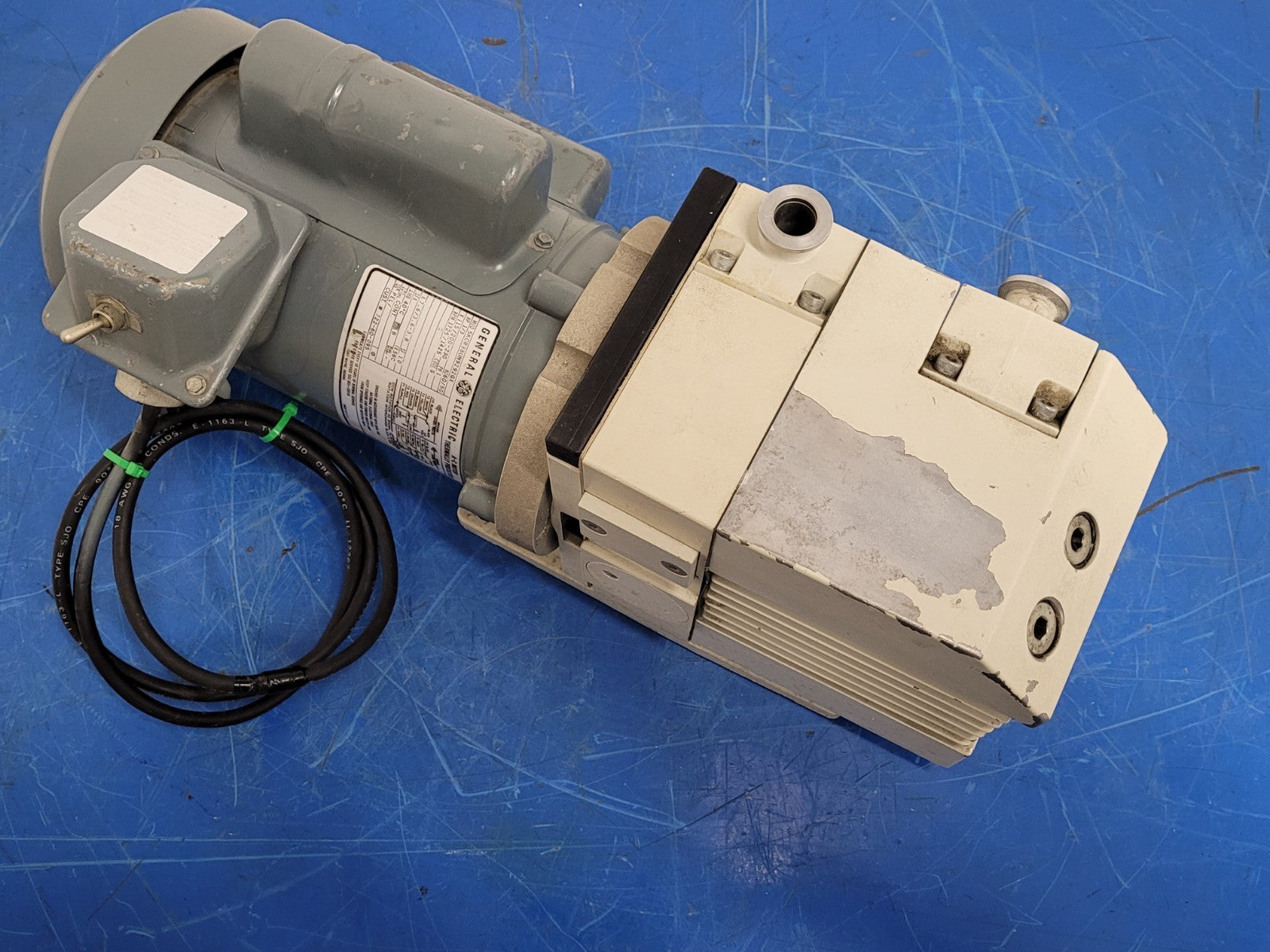 Leybold Trivac Rotary Vane Vacuum Pump D4B Load Tested Good 120VAC 1/3HP
