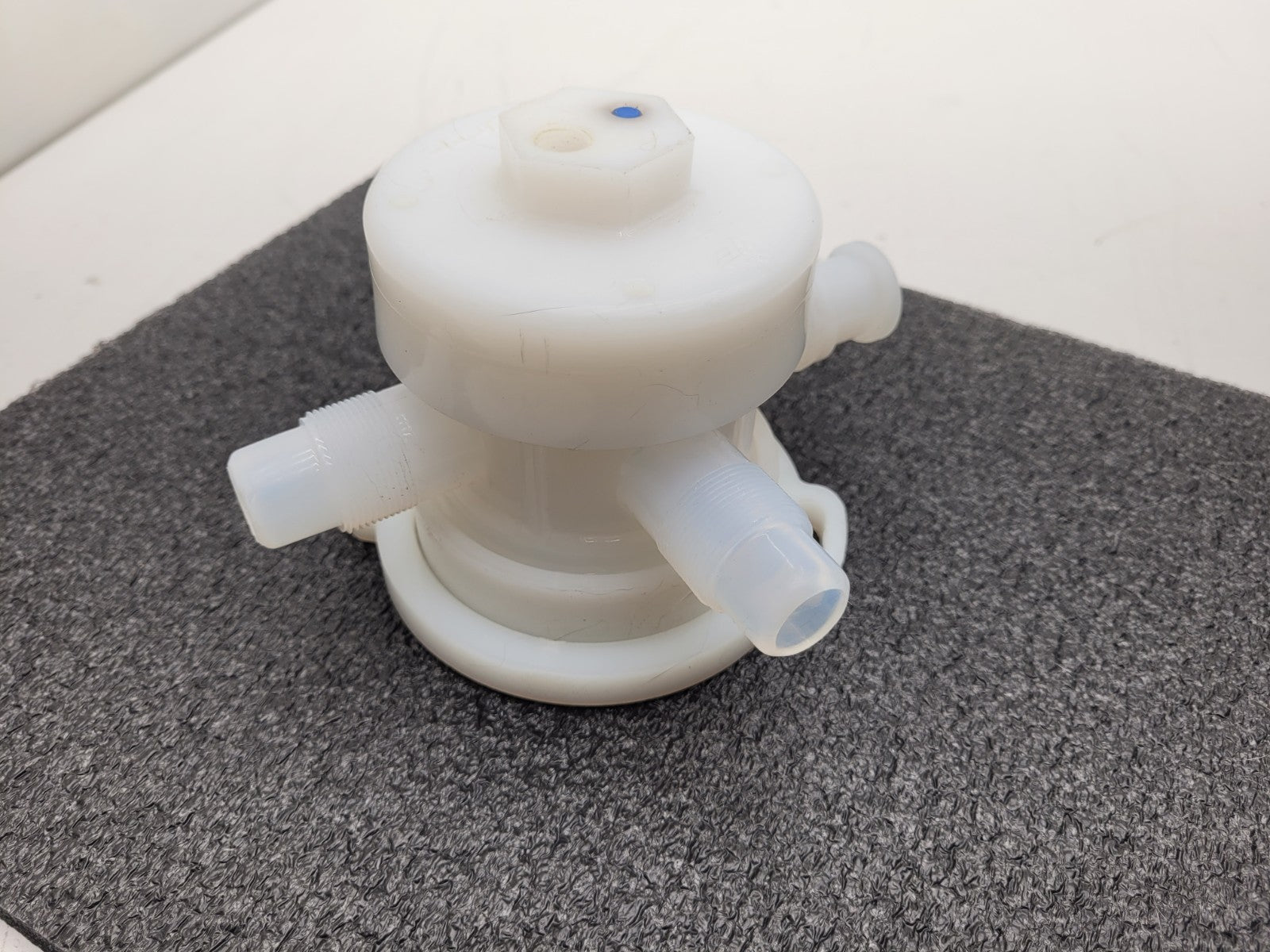 Furon 1108750 UPM3-F1212-VI-SY High Purity 3 Way Valve One Port Modified Tested