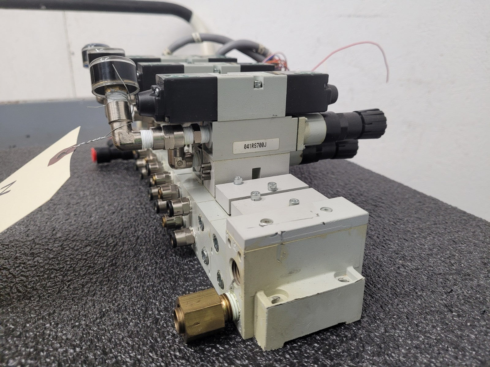 Numatics 8x Valve Solenoid 041SA400M0000F 6x Regulated Pneumatic Manifold N3