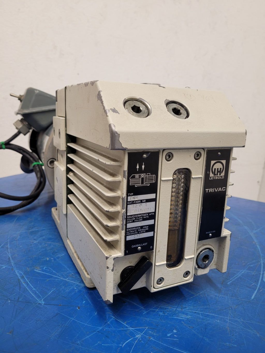 Leybold Trivac Rotary Vane Vacuum Pump D4B Load Tested Good 120VAC 1/3HP