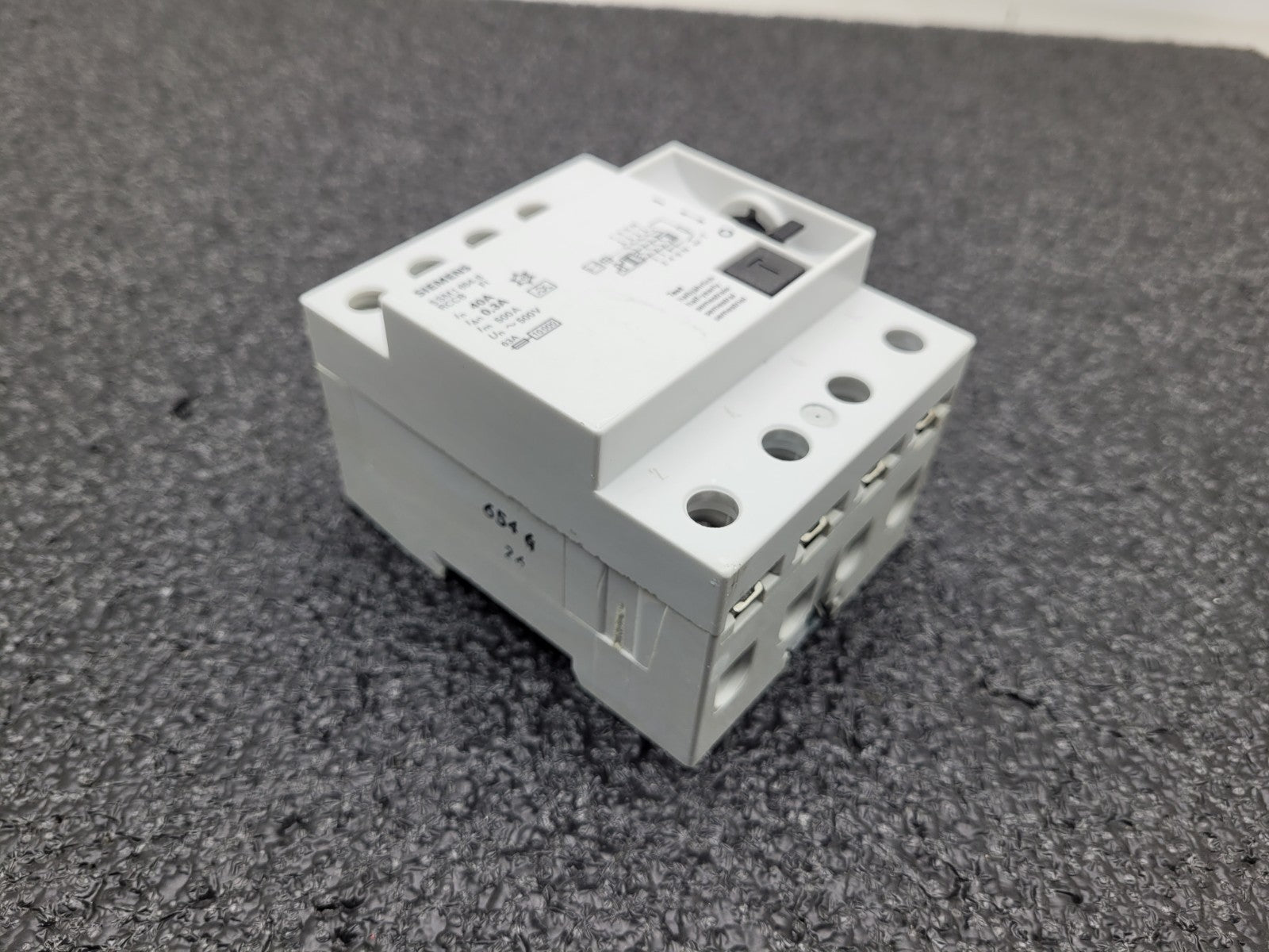 Siemens 5SM1 654-6 RCCB FI Residual Current Operated Circuit Breaker 4-pole 40A