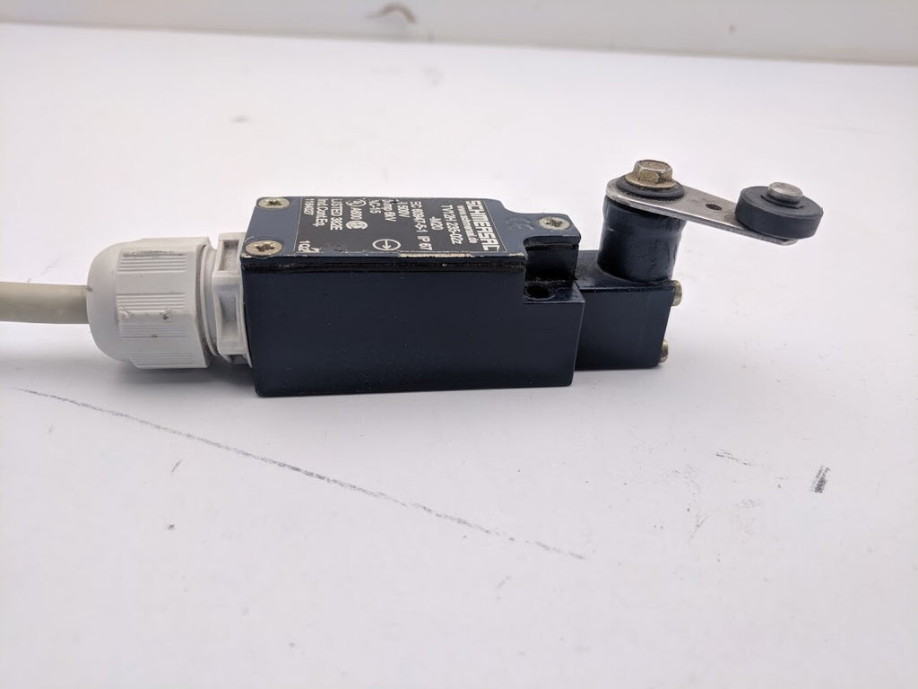 Schmersal TV12H 235-02z, 20z Safety Door Roller Lever Limit Switch Contact IP67