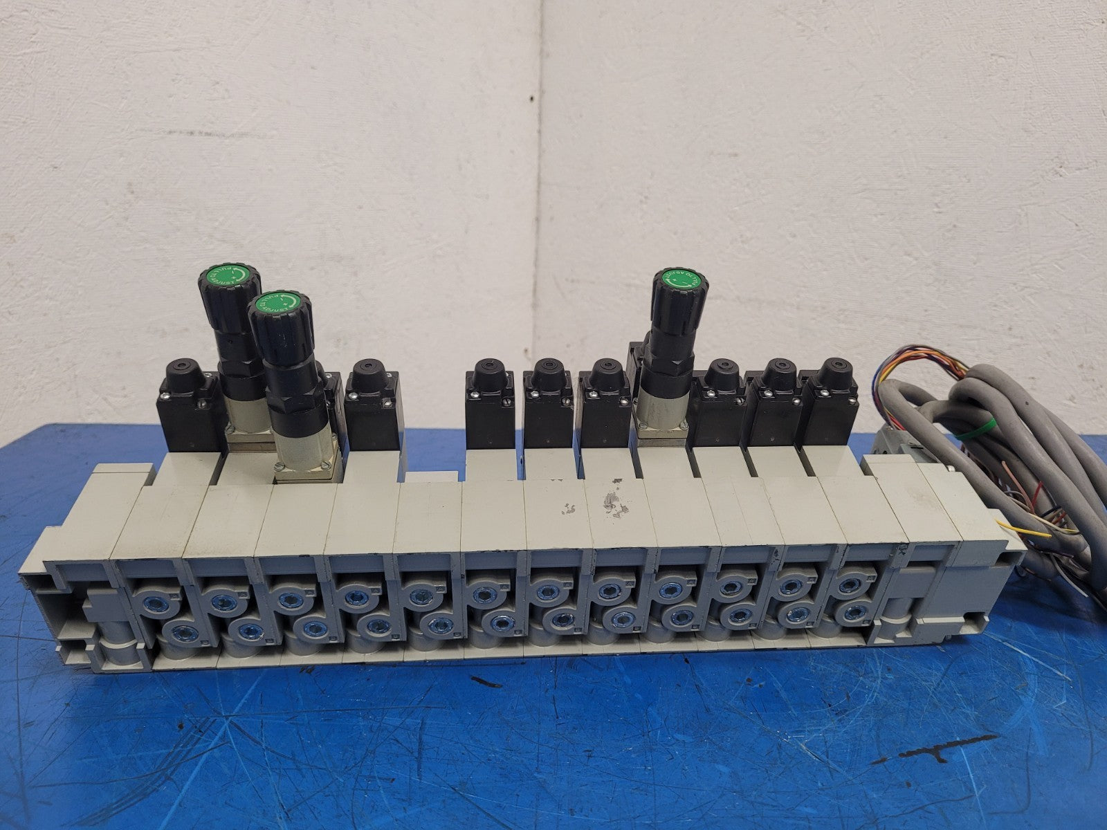 Numatics 11x Valve Solenoid 041SA400M0000F 3x Regulated Pneumatic Manifold N8
