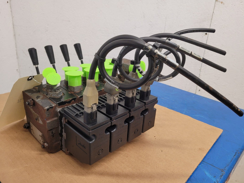 Danfoss  Proportional On/Off Hydraulic 4 Valve Stack Radiometric 11089276 D11