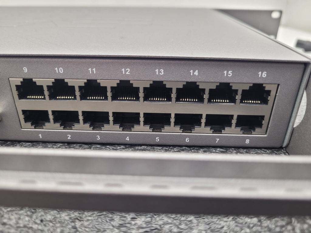 Raritan DLX-216V3-AH 16-port Dominion LX-216 Rackmount KVM Switch Tested Works C