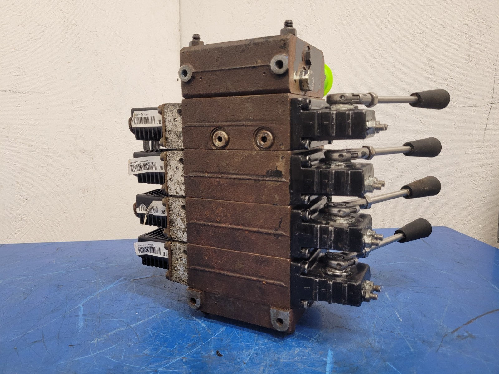 Danfoss PVG 32  4 x Proportional Hydraulic Valve Block 159B5171 Servo Valves