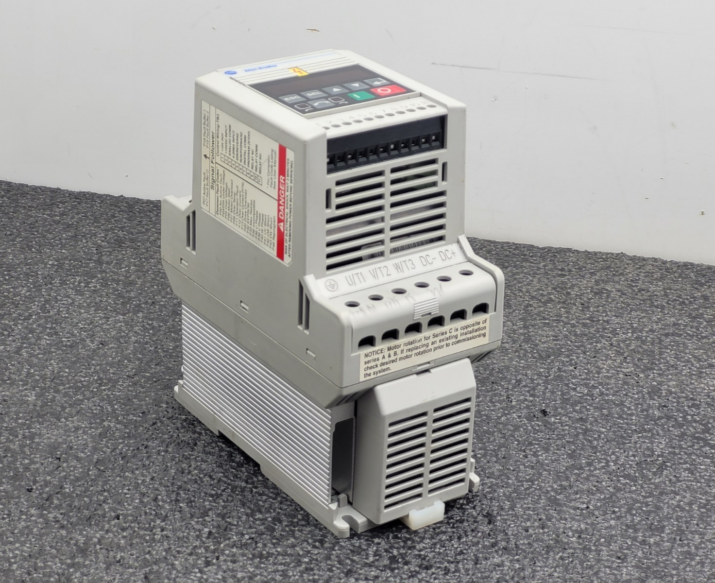 ALLEN BRADLEY 160-BA03NSF1 Variable Speed Drive 1HP 380/480 VAC 3PH
