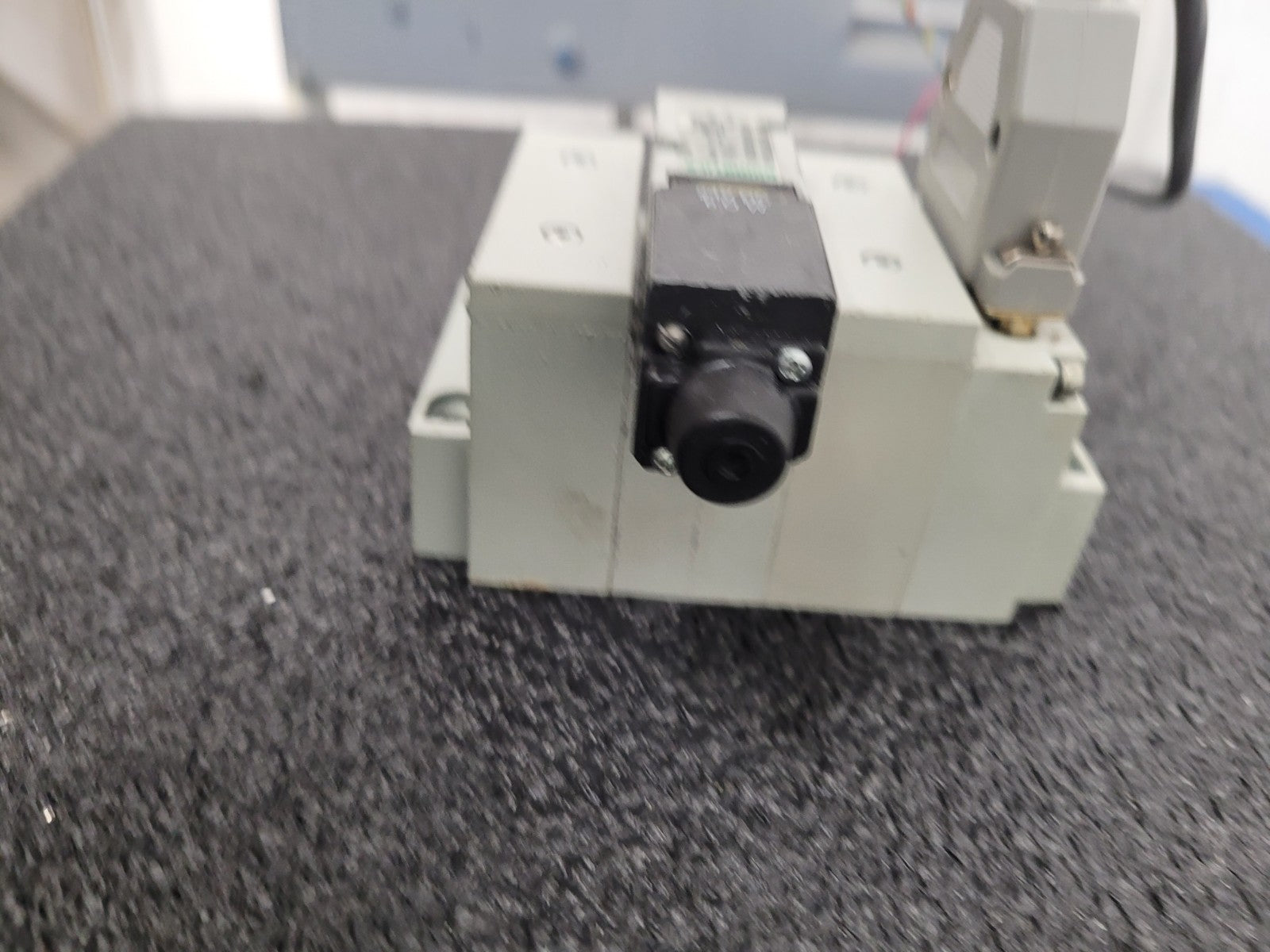 Numatics 5 Valve Solenoid 041SA400M0000F Pneumatic Manifold Set 3 Blocks DB25