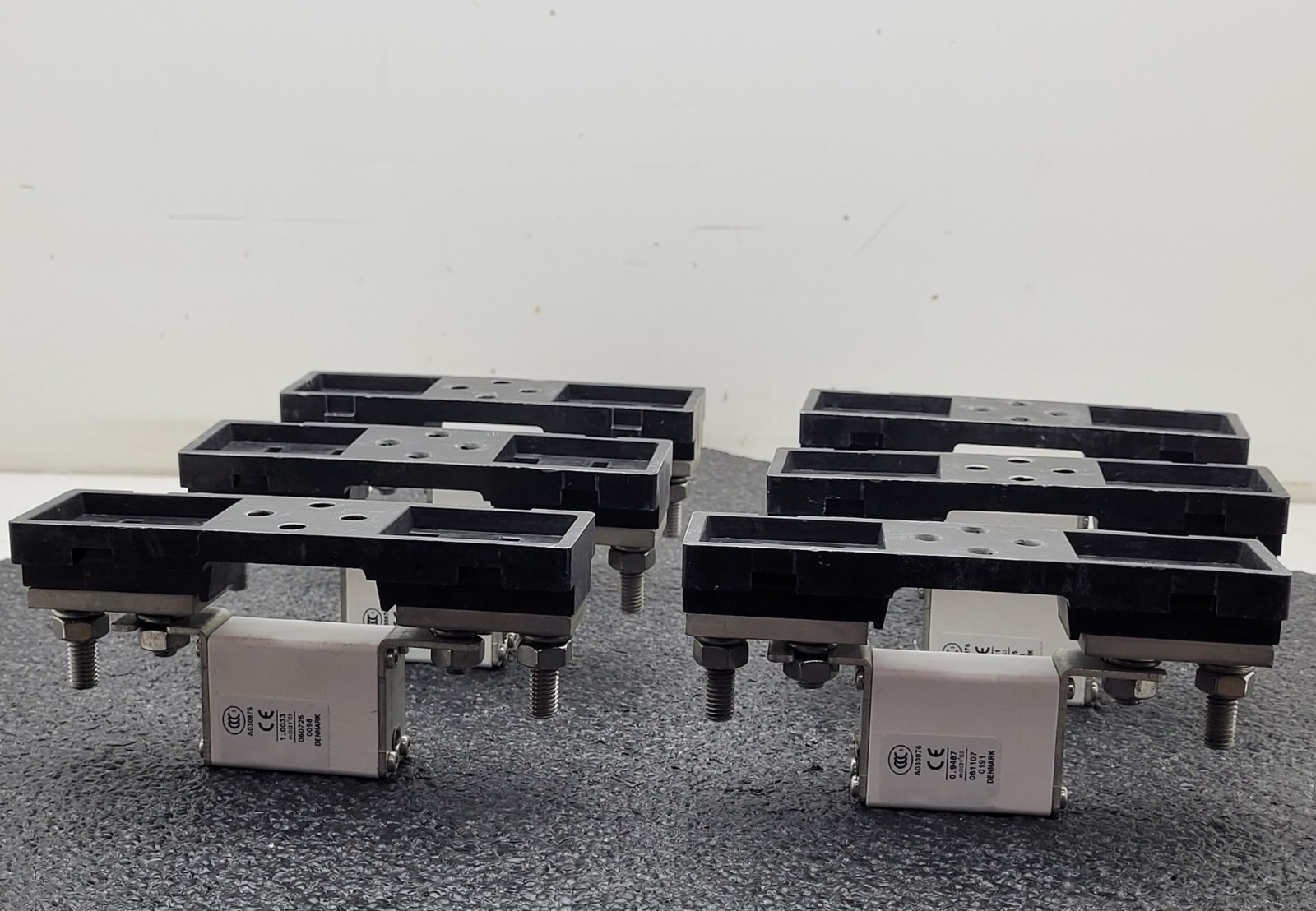 Lot of 6 Bussmann Buss 170M1368 125A 690V Fuse w/ 170H1007 Base 400A 1000V