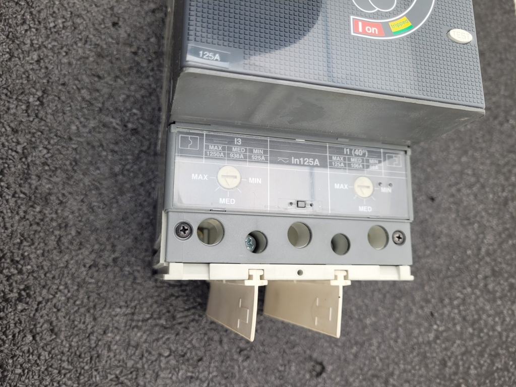 ABB TMAX T4H250 CIRCUIT BREAKER 125A  440VAC 65KA.