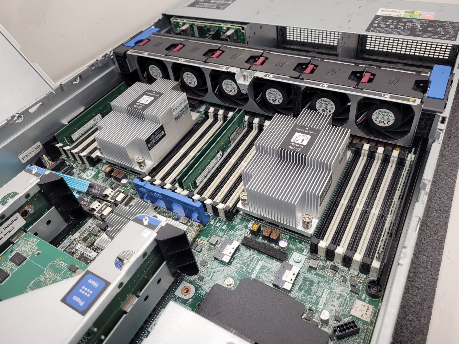HPE ProLiant DL385 G10 2x AMD EPYC 7251 32GB RAM P408i-a SR 2U Server 8 Bay SFF