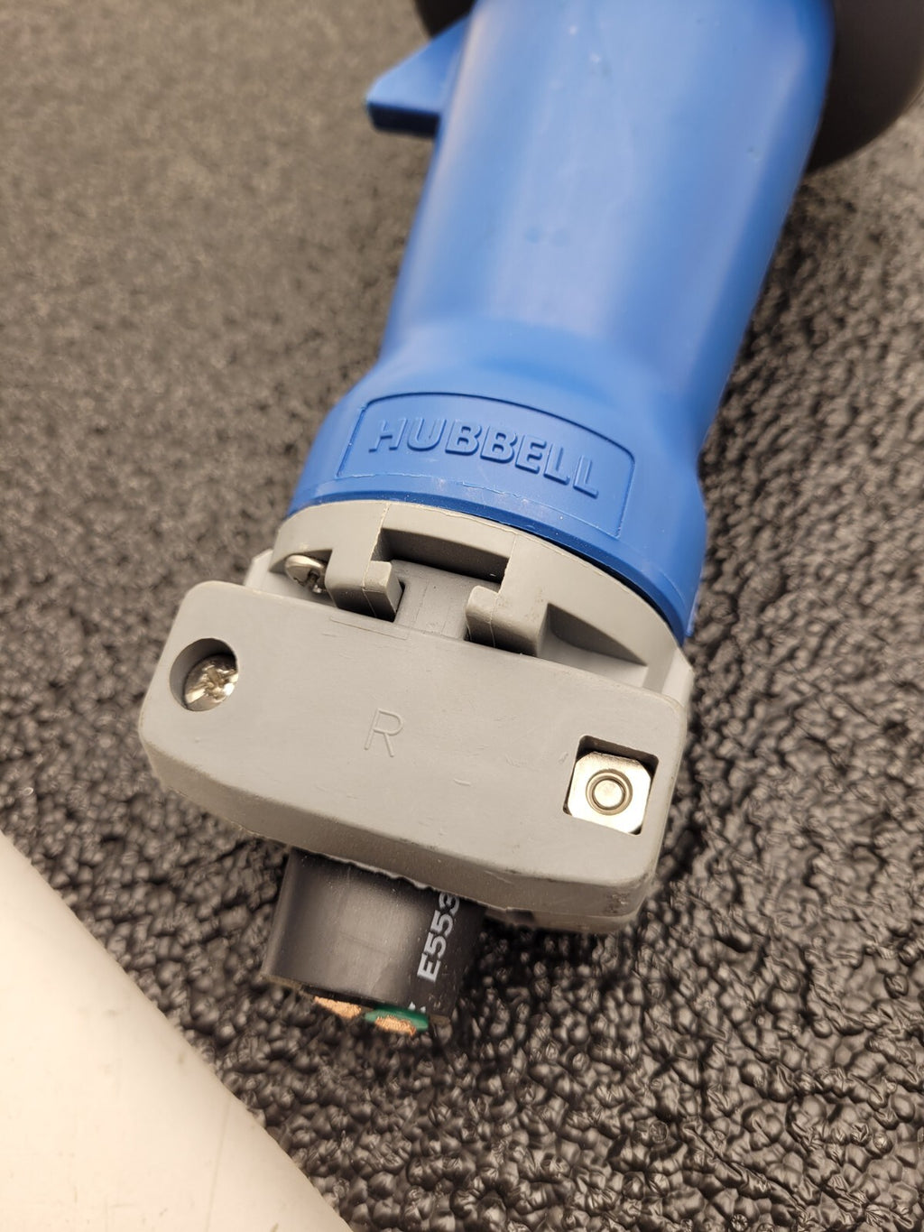 Hubbell 363P6W 63A - 6h 220V 2P3W Pin & Sleeve Male Connector w/ Pilot Pin