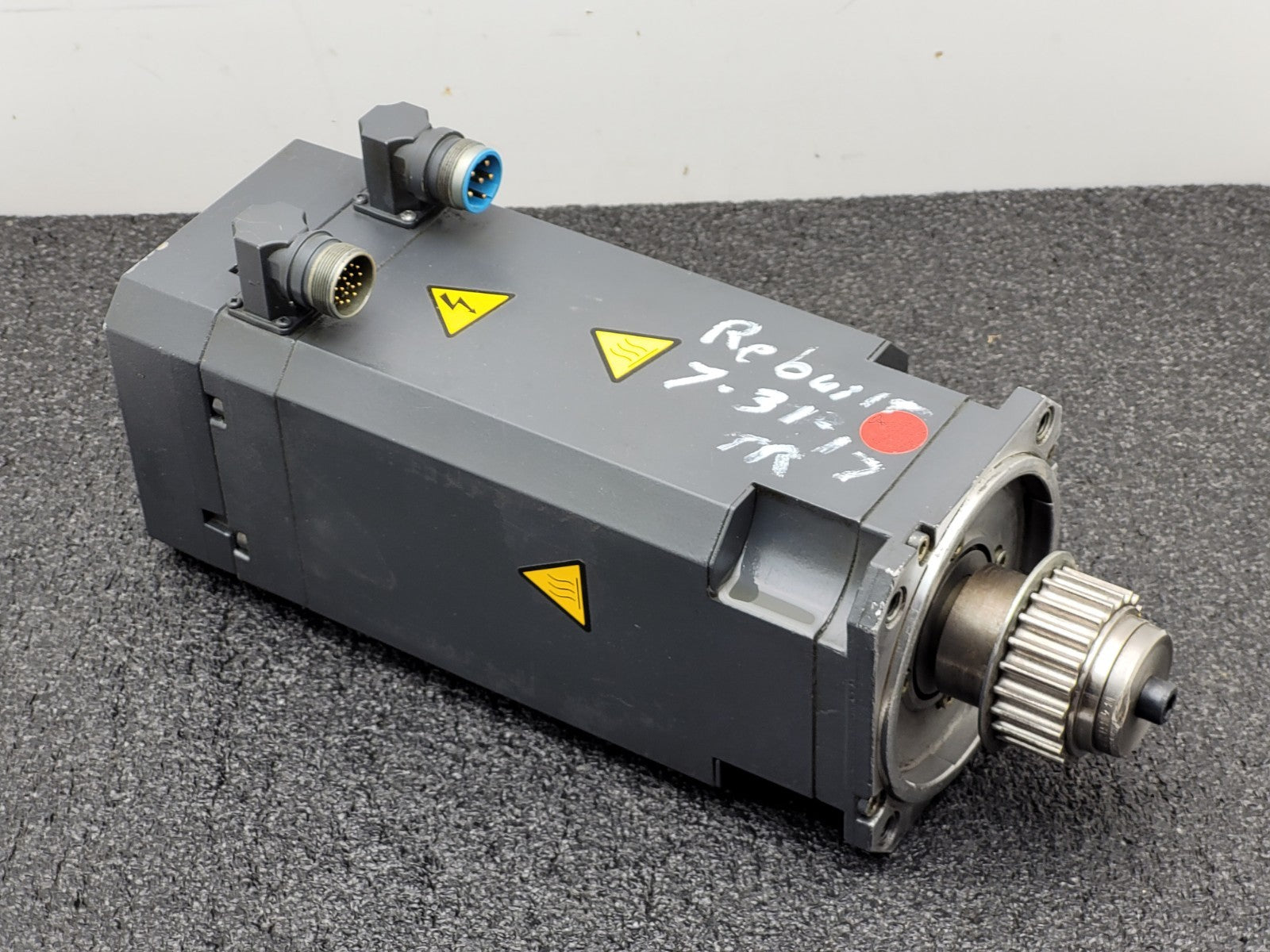 SIEMENS 1FT6062-6AH72-4AB0  Brushless Servo Motor 6Nm 4500RPM Encoder I-2048
