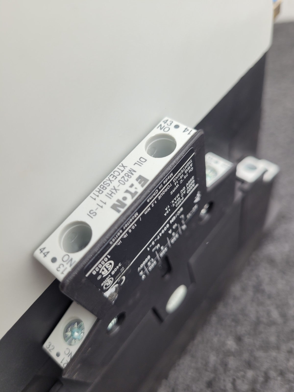 EATON DIL-M400-S XTCS400M Contactor 3PH 200-575V 125HP-400HP 220-240V Coil w/Aux