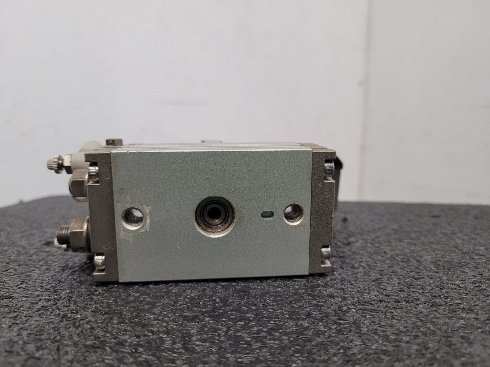 SMC MSQB10A Pneumatic Rotary Actuator Table w/ D-F9N sensors