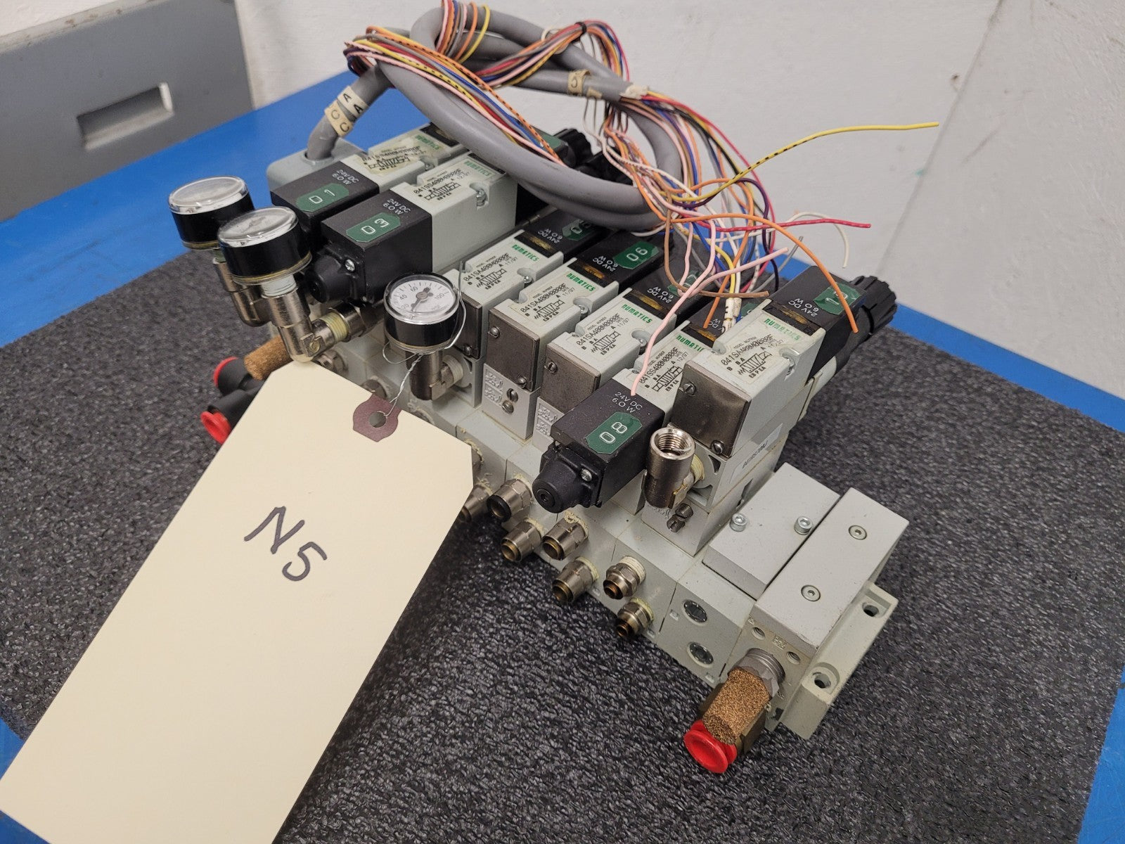 Numatics 7x Valve Solenoid 041SA400M0000F 4x Regulated Pneumatic Manifold N5