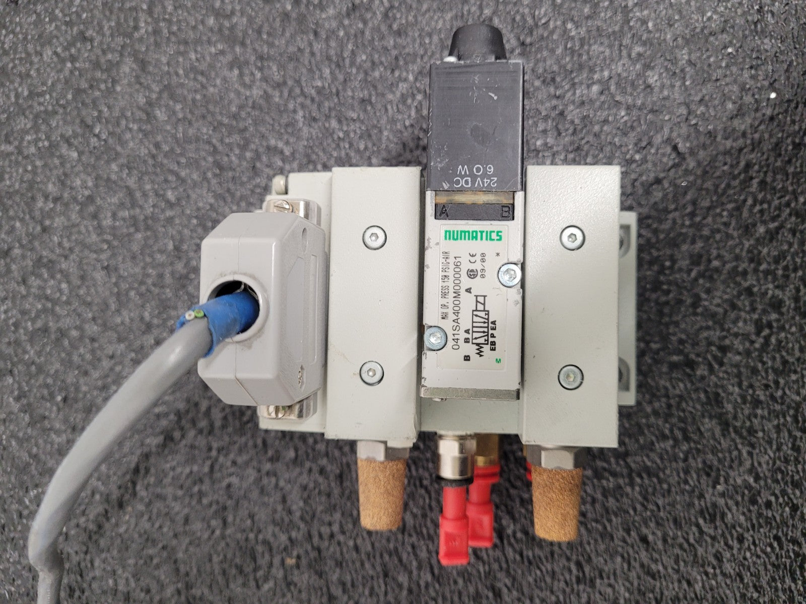 Numatics 5 Valve Solenoid 041SA400M0000F Pneumatic Manifold Set 3 Blocks DB25
