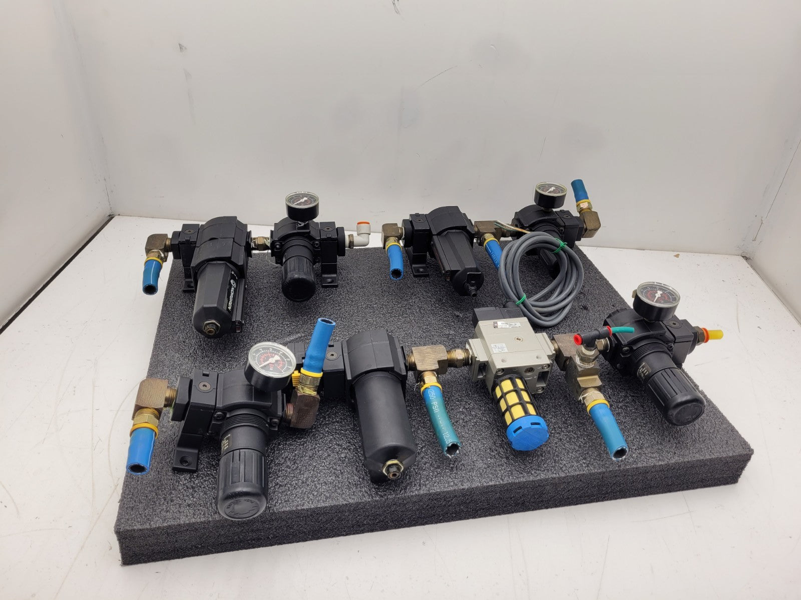 Lot of 4 Norgren R74G-4AK-RMG Filter Regulator Assembly 1x SMC NAV4000 Solenoid