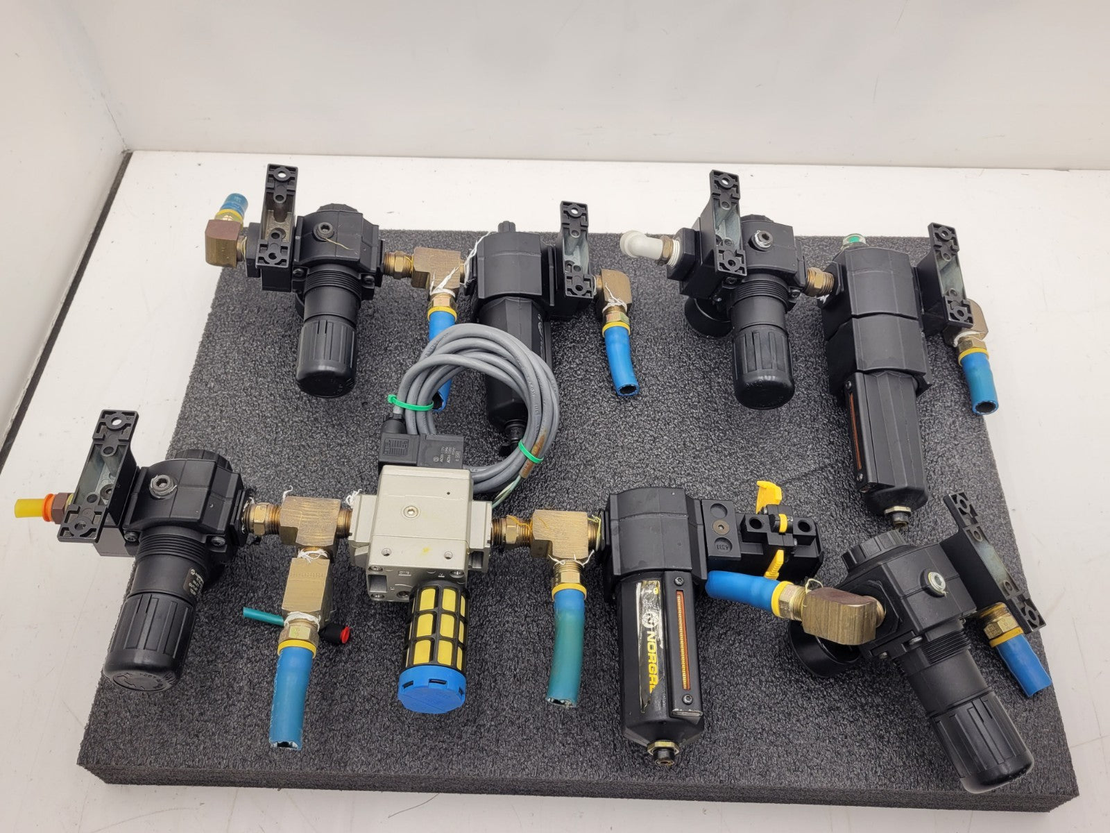 Lot of 4 Norgren R74G-4AK-RMG Filter Regulator Assembly 1x SMC NAV4000 Solenoid